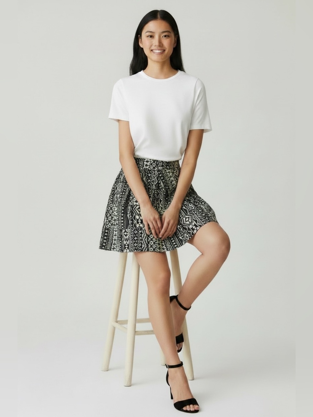 3/$25 NWT Xhileration Women’s Navy Blue & White Aztec Skirt Size Small